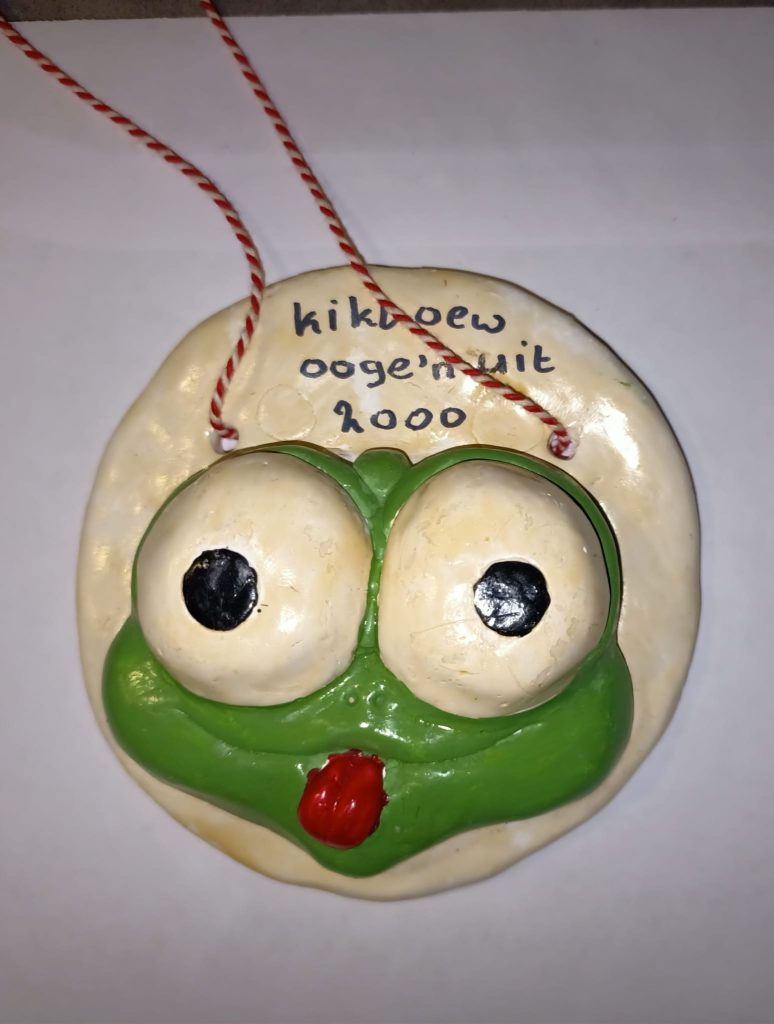 SKCH insigne 2000 'Kikt oew ooge n'uit'